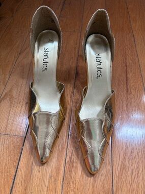 Statutes Gold Pointed-Toe D'Orsay Pumps - size 9W (fits a 10)